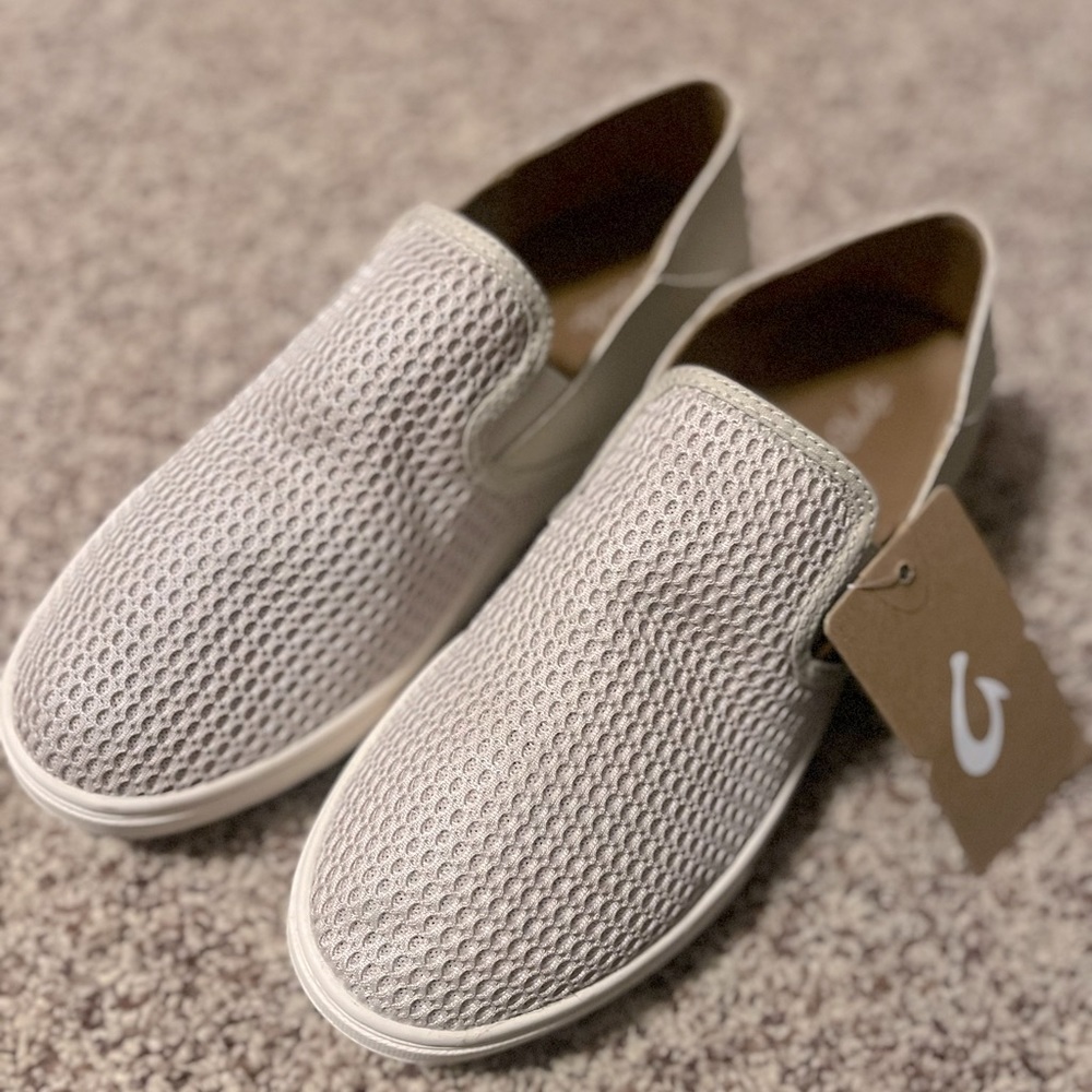 OluKai Pehuea Womens Slip On Sneakers, Size 8. New with tags.